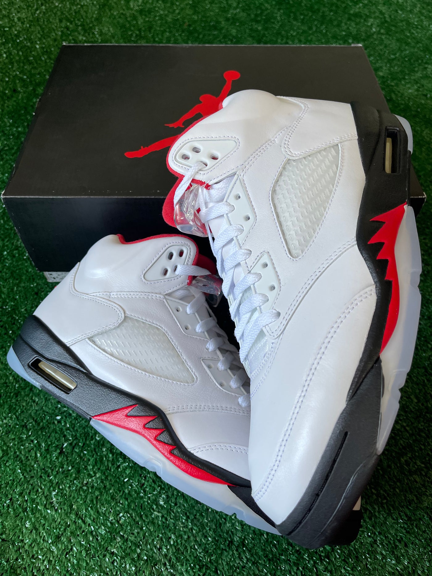 Air Jordan 5 Retro "Fire Red Silver Tongue"