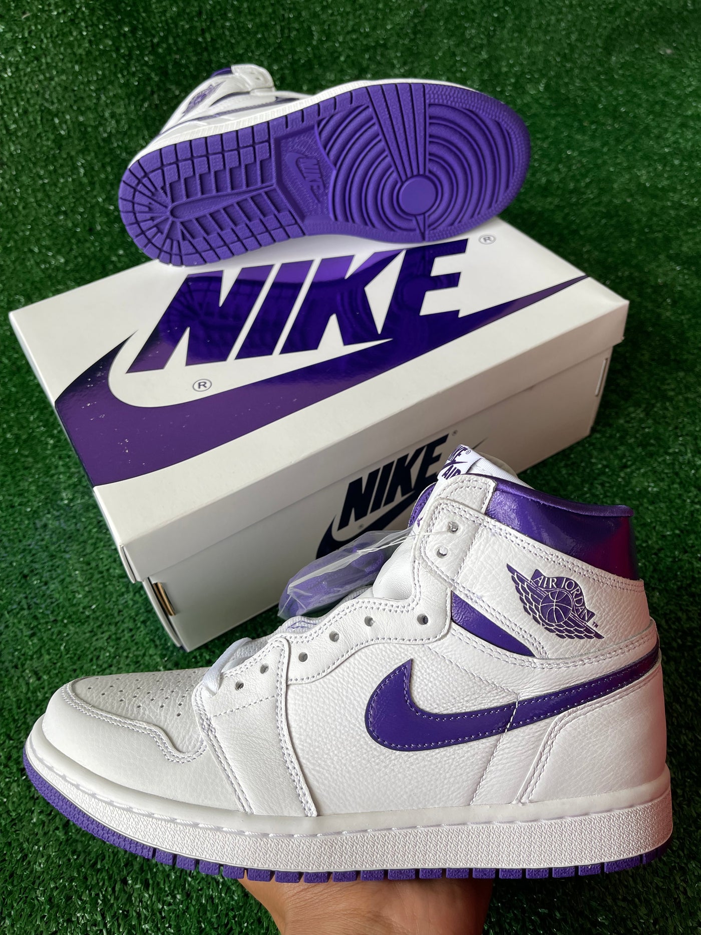 Air Jordan 1 Retro High (W) "Court Purple"