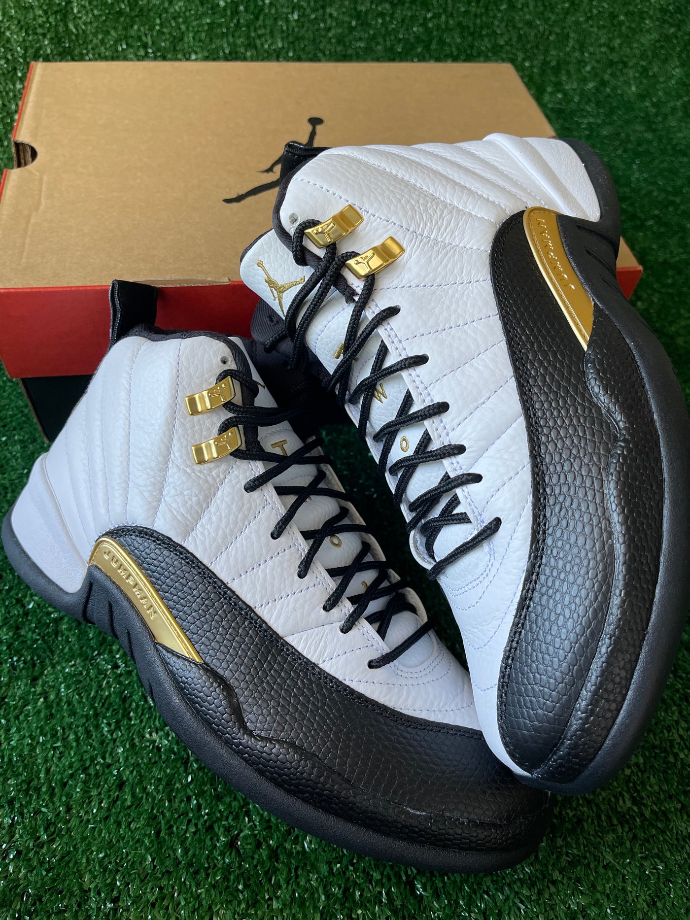 Air Jordan 12 "Royalty taxi"