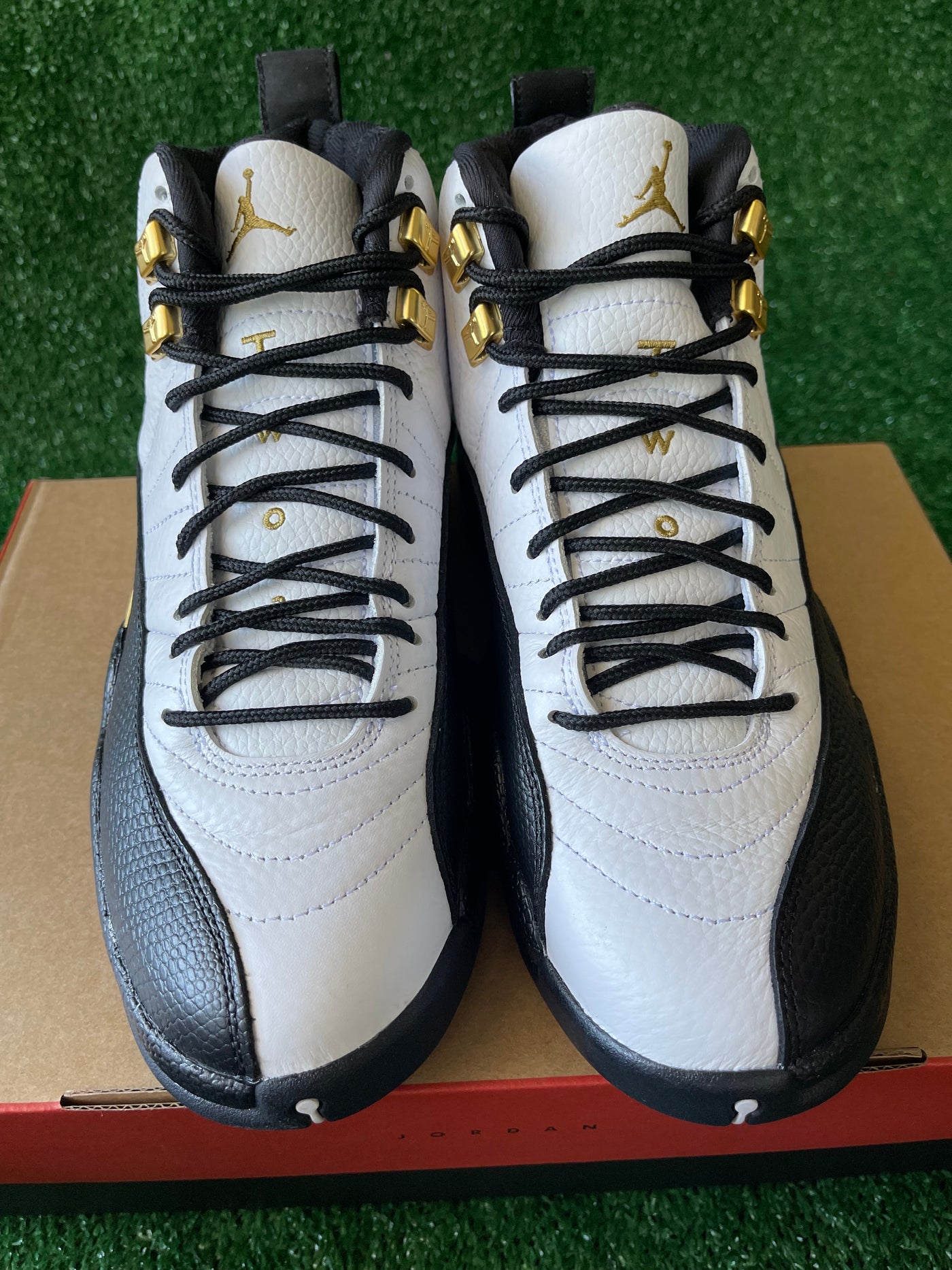 Air Jordan 12 "Royalty taxi"