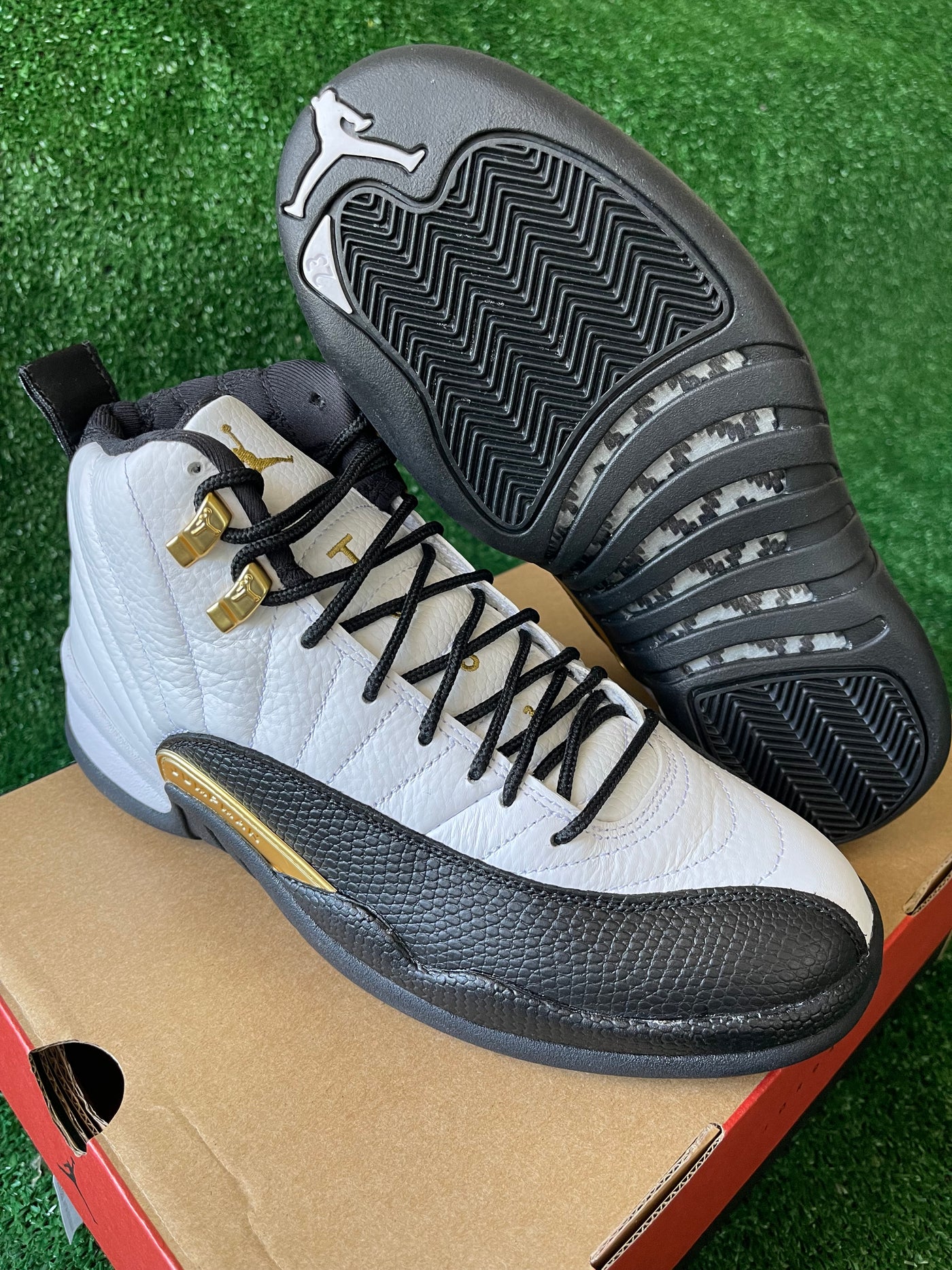 Air Jordan 12 "Royalty taxi"