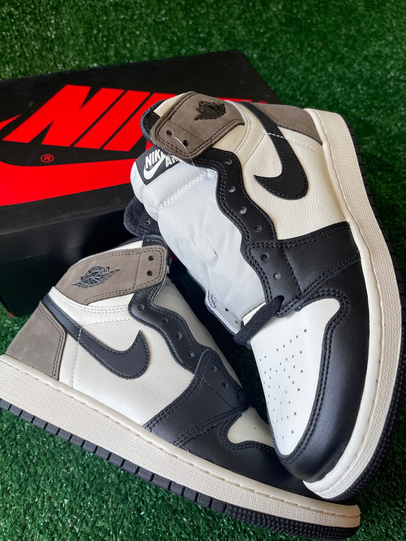 Air Jordan 1 Retro High GS "Mocha"