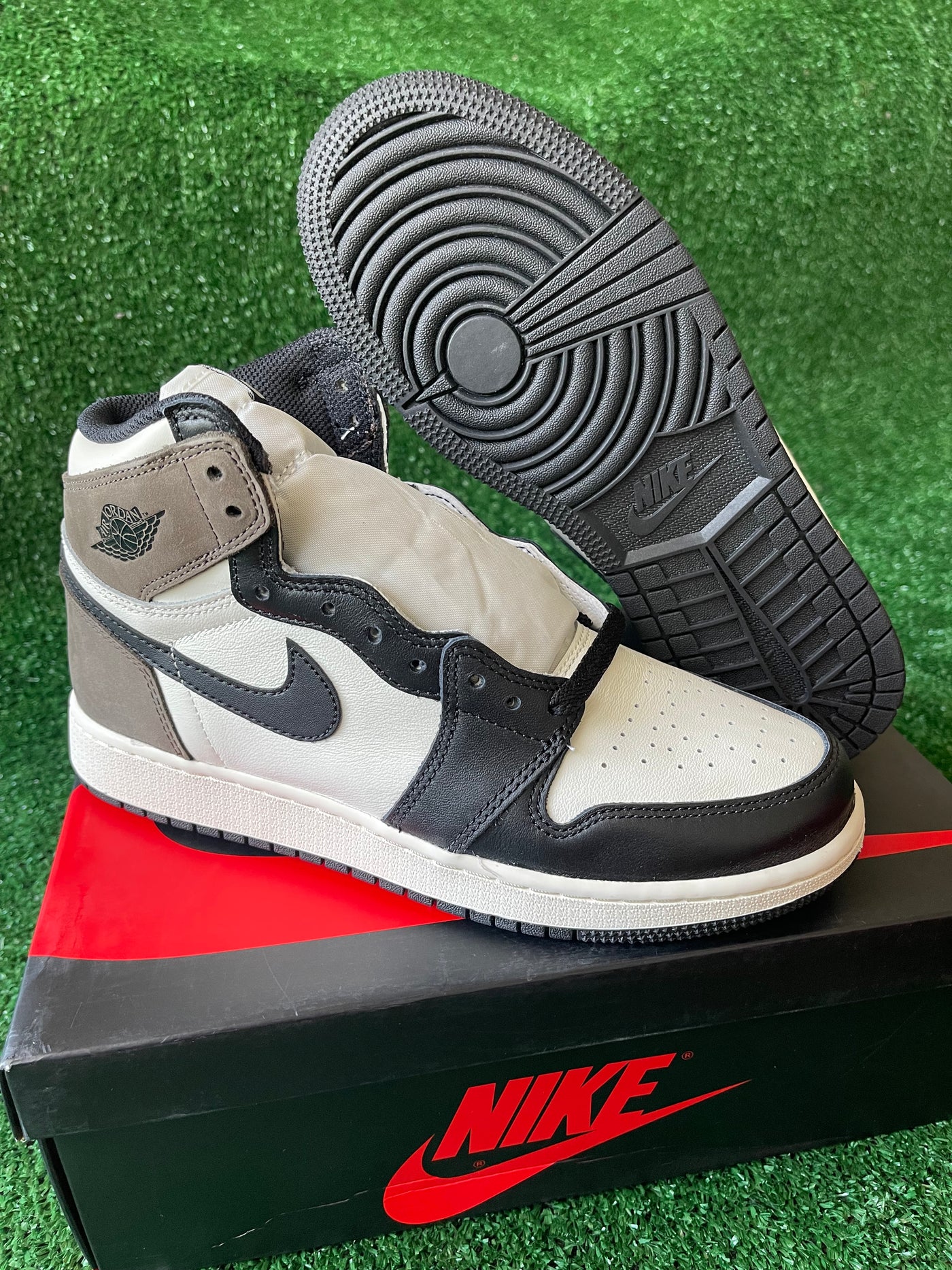 Air Jordan 1 Retro High GS "Mocha"