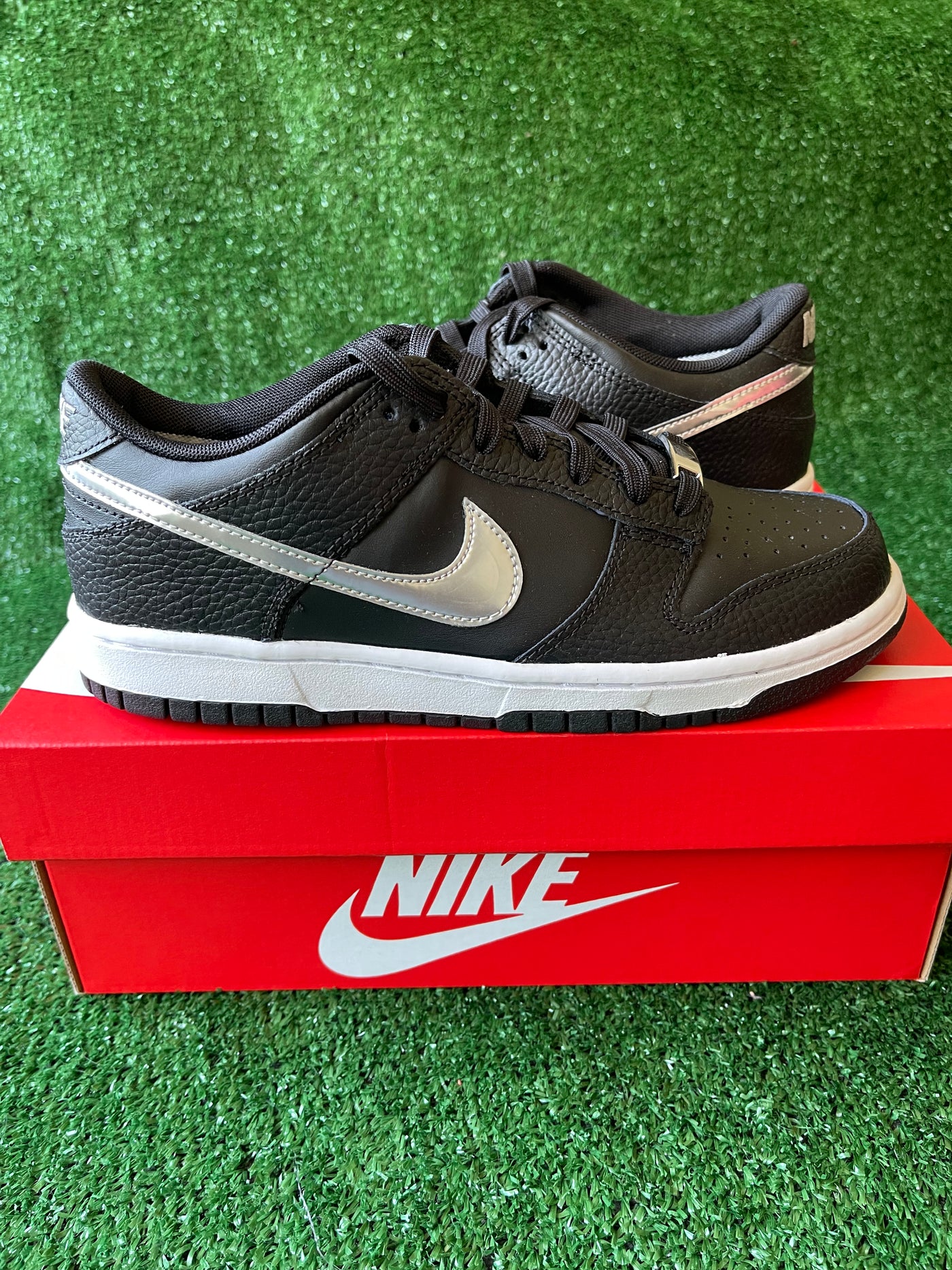 Nike Dunk Low "Anniversary Spurs"